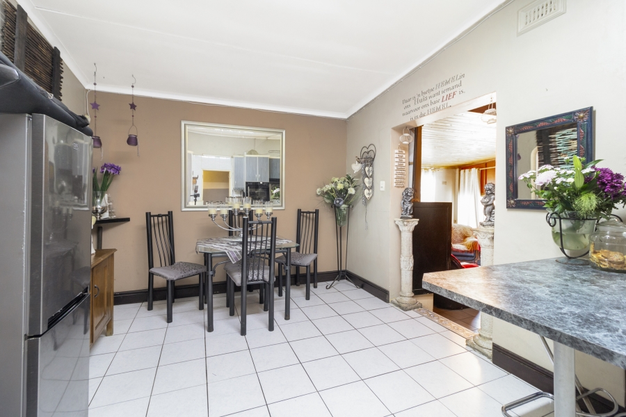 4 Bedroom Property for Sale in Avondale Western Cape